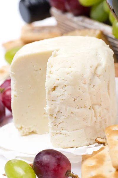 Fresh cheese and fruit, close-up — Stock Photo, Image