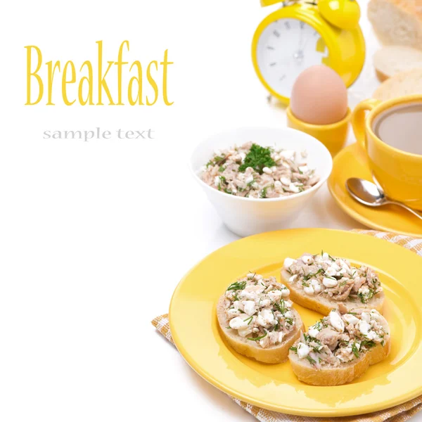 Toast with tuna, fresh herbs and homemade cheese for breakfast — Stock Photo, Image