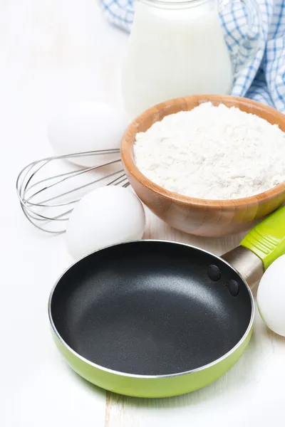 Ingrediënten voor een batch van pannenkoeken — Stockfoto