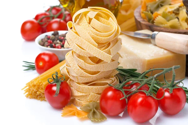 Italian pasta nests, vegetables and parmesan — Stock Photo, Image