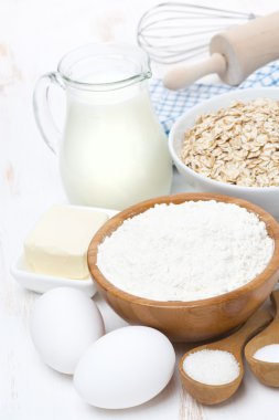 un, yağ, tahıl ve pişirme için malzemeler