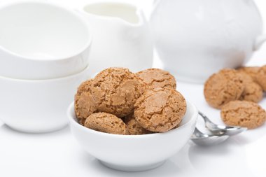 İtalyan aşçı amaretti ve çay saati için çanak çömlek