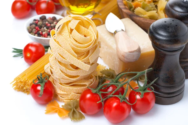 Italian pasta nests, vegetables and parmesan cheese — Stock Photo, Image