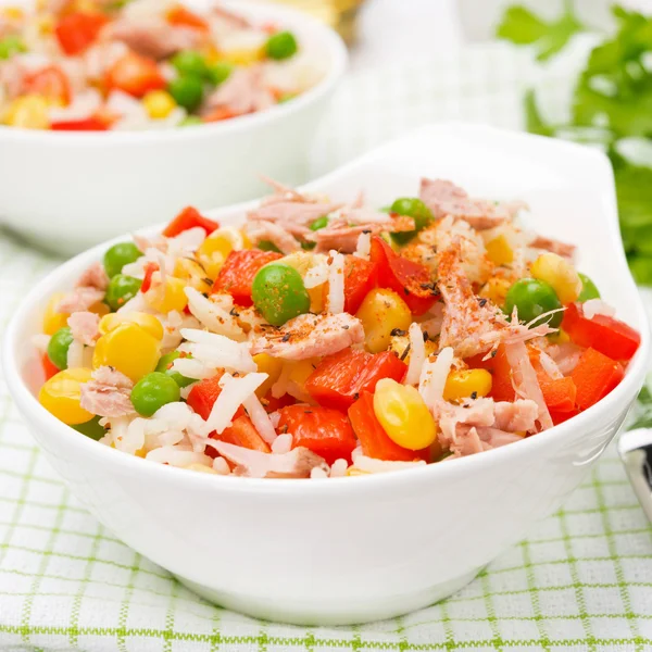 Rice with vegetables and canned tuna — Stock Photo, Image