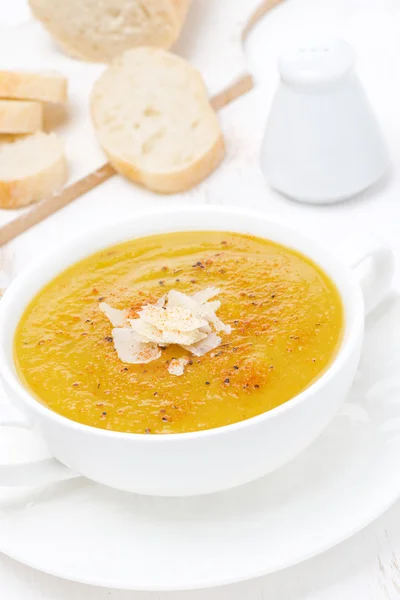 Cream soup of yellow lentils, vertical — Stock Photo, Image