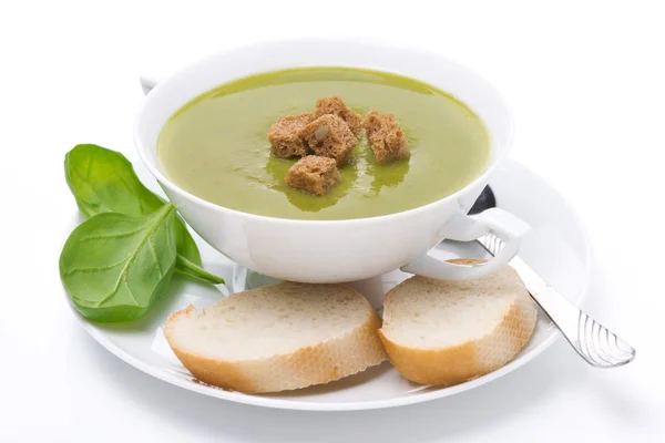 Sup bayam lezat dengan croutons, terisolasi — Stok Foto