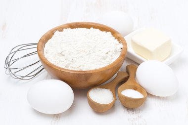 un, tuz, şeker, tereyağı ve yumurta krep pişirme için