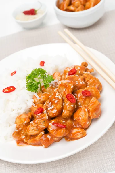 Chicken fillet in tomato sauce with sesame seeds and rice — Stock Photo, Image
