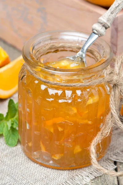 Delicious orange marmalade in a glass jar, vertical — Stock Photo, Image