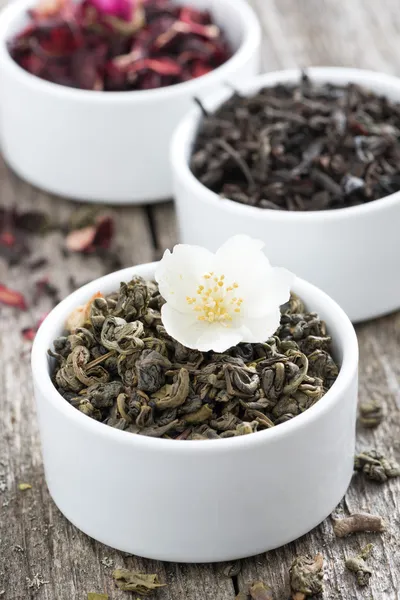 Assorted dry herbal teas in white bowls, close-up — Stock Photo, Image