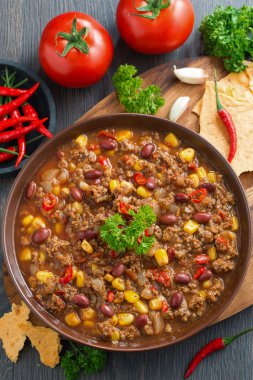 Meksika yemeği chili con carne, üstten görünüm