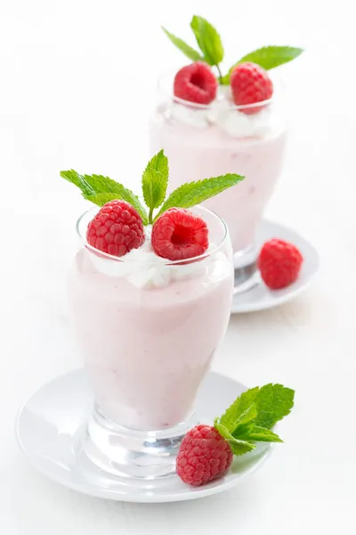 Creamy jelly with raspberries in glasses — Stock Photo, Image