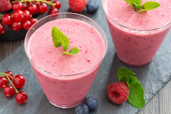 Milkshake de baga em vidro, vista superior — Fotografia de Stock