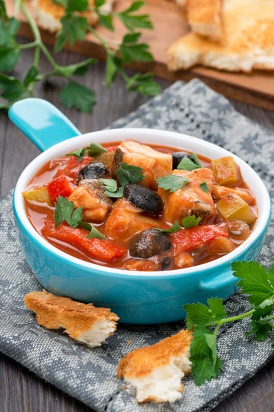 Fish stew in tomato sauce — Free Stock Photo