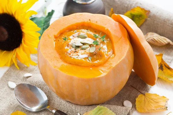 Spicy vegetable cream soup in a pumpkin — Stock Photo, Image