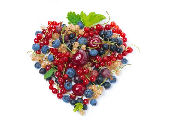 Assorted garden berries in a heart-shaped, top view, isolated — Stock Photo, Image