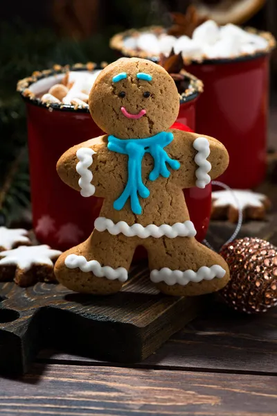 Gingerbread Man Cookies Hot Chocolate Wooden Background Closeup — Stock Photo, Image