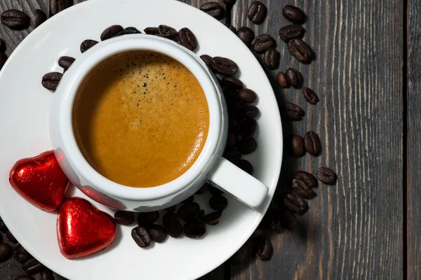 Fincan Espresso Çikolata Tatlılar Bir Kalp Closeup Şeklinde — Stok fotoğraf