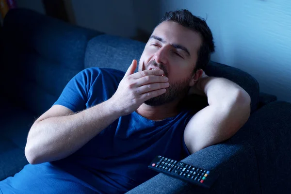 Hombre Aburrido Viendo Televisión Solo Noche Sofá —  Fotos de Stock