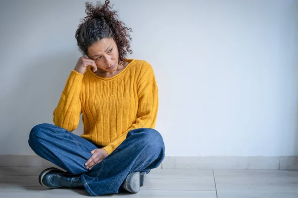 Black Woman Feeling Negative Emotions Isolated White Wall — стоковое фото