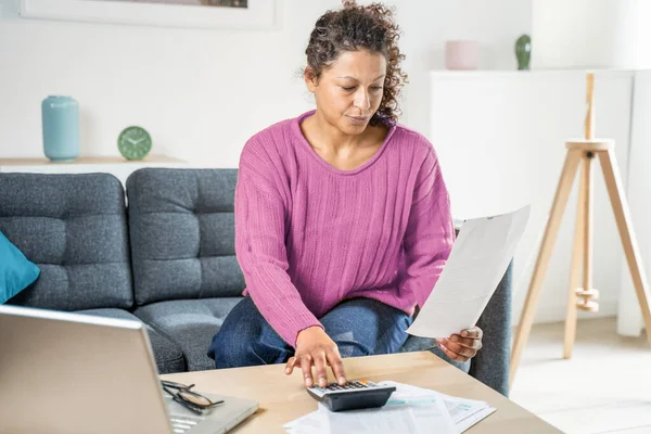 Black Woman Accounting Money Budget Savings — Stockfoto