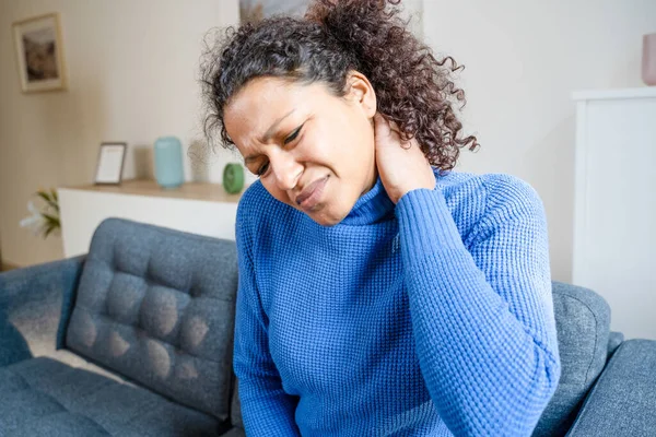 Black Woman Suffering Back Pain Because Bad Posture — Stockfoto