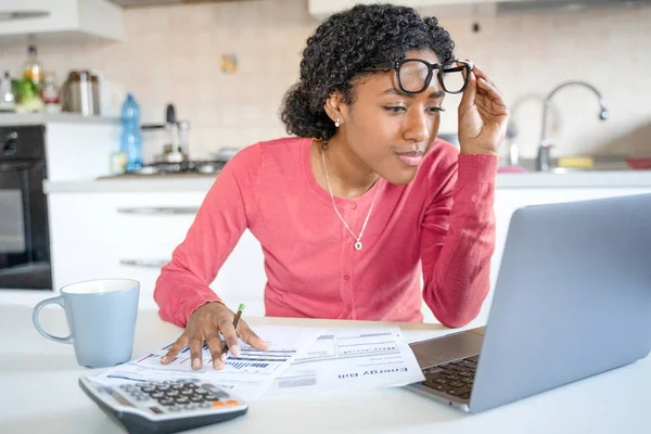 One Black Young Woman Calculating Home Expenses Working Home — Stock Photo, Image