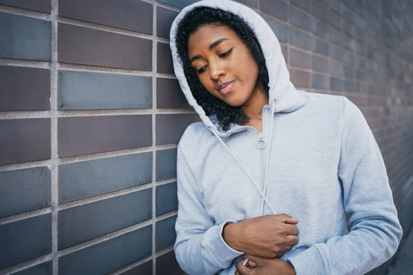 Una Chica Negra Solitaria Sufriendo Depresión Soledad — Foto de Stock