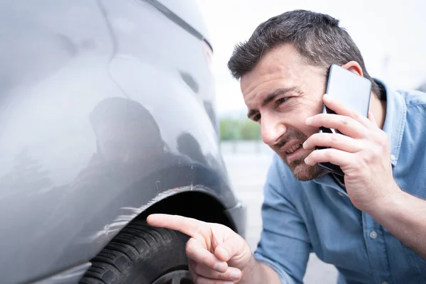 One Man Calling Insurance Reporting Car Body Scratches — Fotografia de Stock