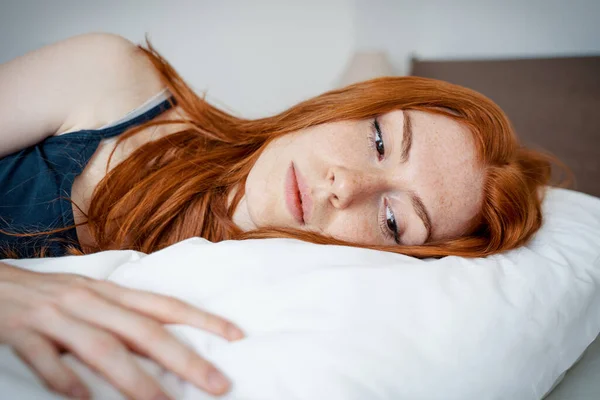 Thoughtful Woman Lying Bed Home — Foto de Stock