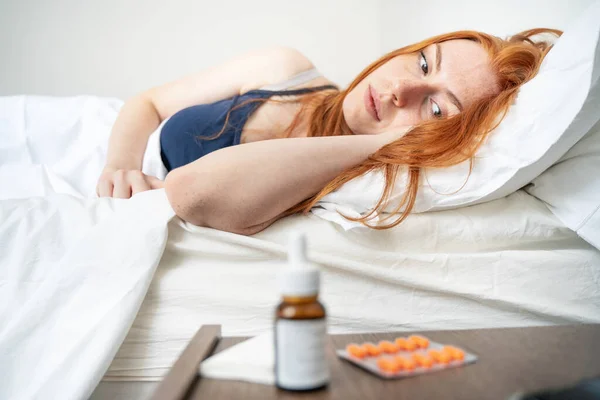 Woman Suffering Insomnia Taking Sleeping Pill — Fotografia de Stock