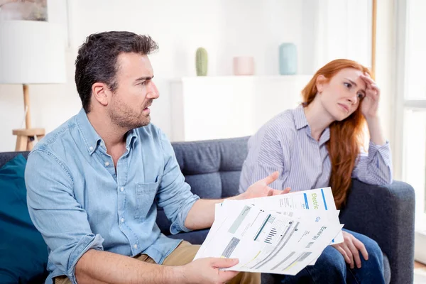 Paar Das Die Schulden Verwaltet Kann Kredite Nicht Auszahlen — Stockfoto