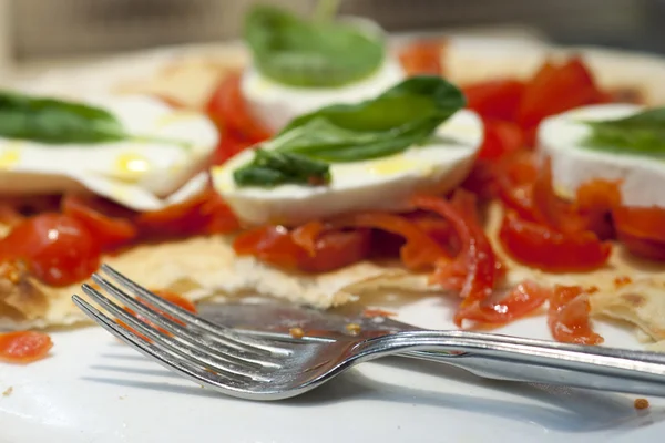 Pizza ile çatal bıçak takımı