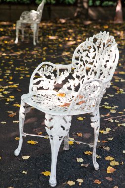 beyaz demir sandalye açık kafe Güz