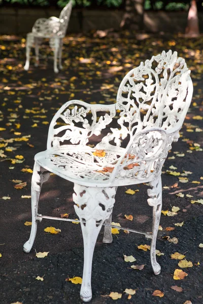 White iron chair in outdoor cafe autumn — Stock Photo, Image