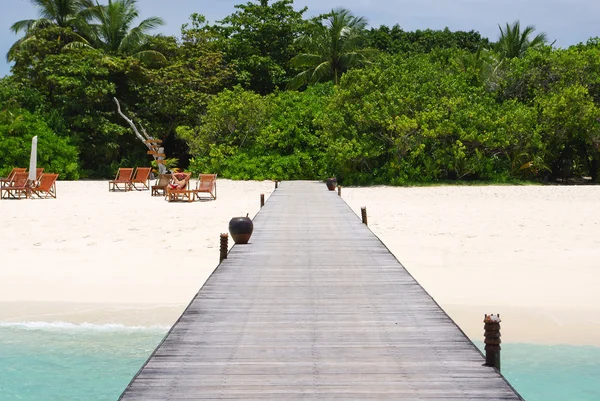 Tropical Maldivian island in Indian ocean — Stock Photo, Image