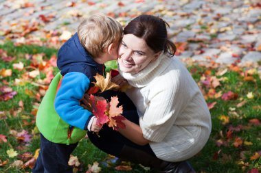 küçük sonbahar Park toddler anne çocuk ve genç