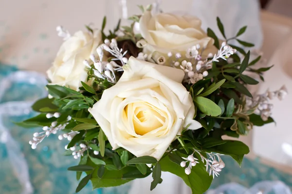 Christmas decoration with white roses — Stock Photo, Image