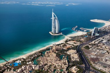 Dubai, Birleşik Arap Emirlikleri. Burj al arab yukarıda