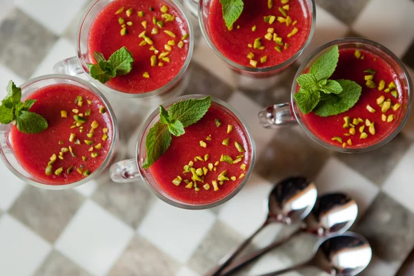 Dessert de yaourt aux fraises fait maison — Photo