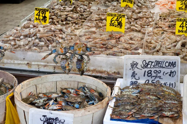 Krabben en zeevruchten in china stad new york — Stockfoto