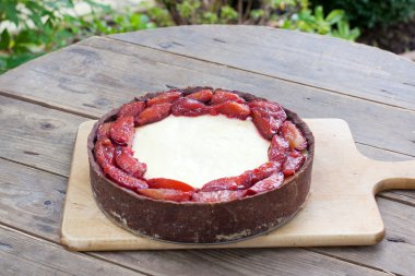 Erik ile taze pişmiş peynirli kek