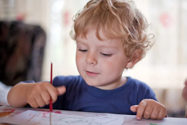 2 anni bambino ragazzo disegno — Foto Stock