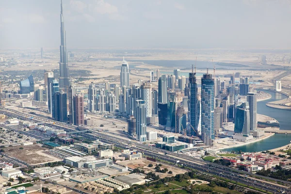 Visa på sheikh zayed road skyskrapor i dubai — Stockfoto