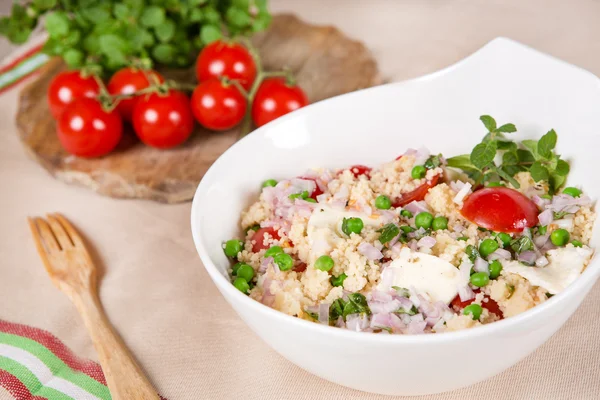 Ensalada de cuscús fresco con verduras —  Fotos de Stock