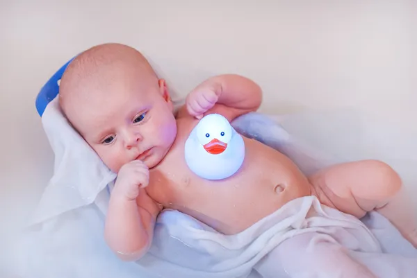 Little baby boy taking bath in bathtub — Stock Photo, Image