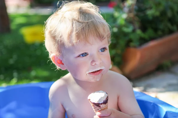 Little toddler boy eating ice cream in cone — Stock Photo, Image