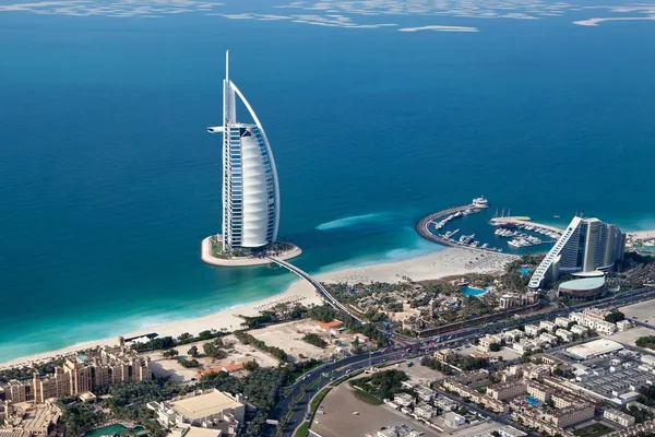Dubai, Birleşik Arap Emirlikleri. Burj al arab yukarıda
