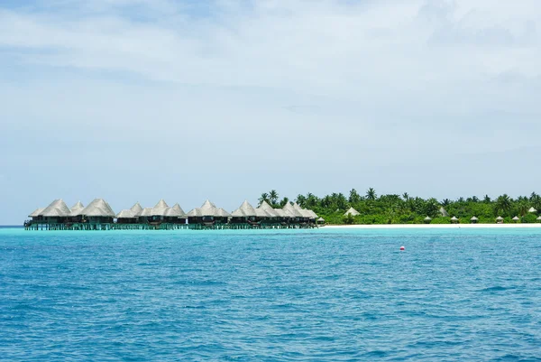 Hermosa playa con arena blanca en Maldivas — Foto de Stock