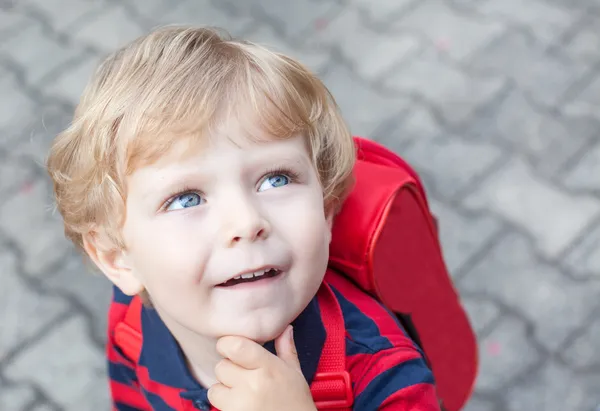 Little toddler boy on way to kindergarten — Stock Photo, Image